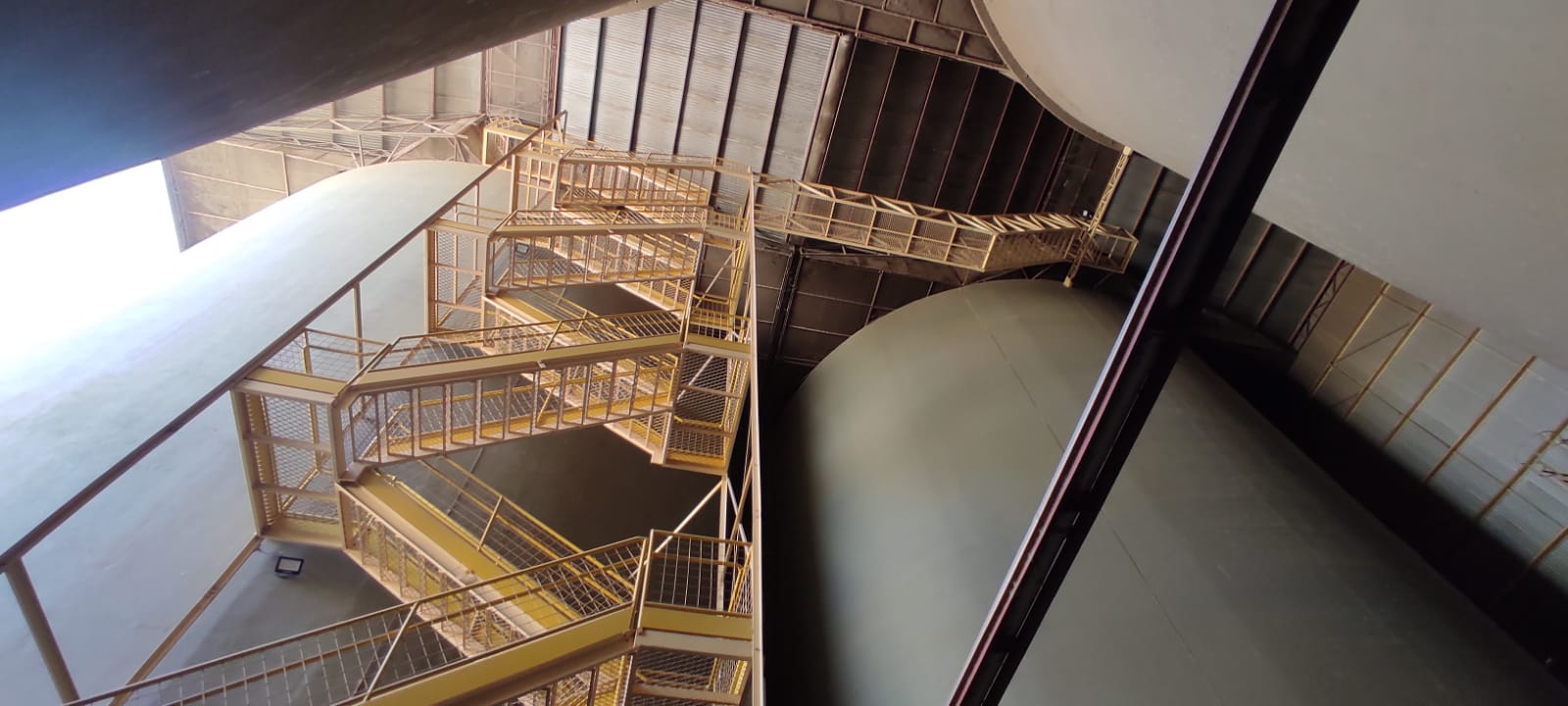 escada silos cooperalfa.jpg