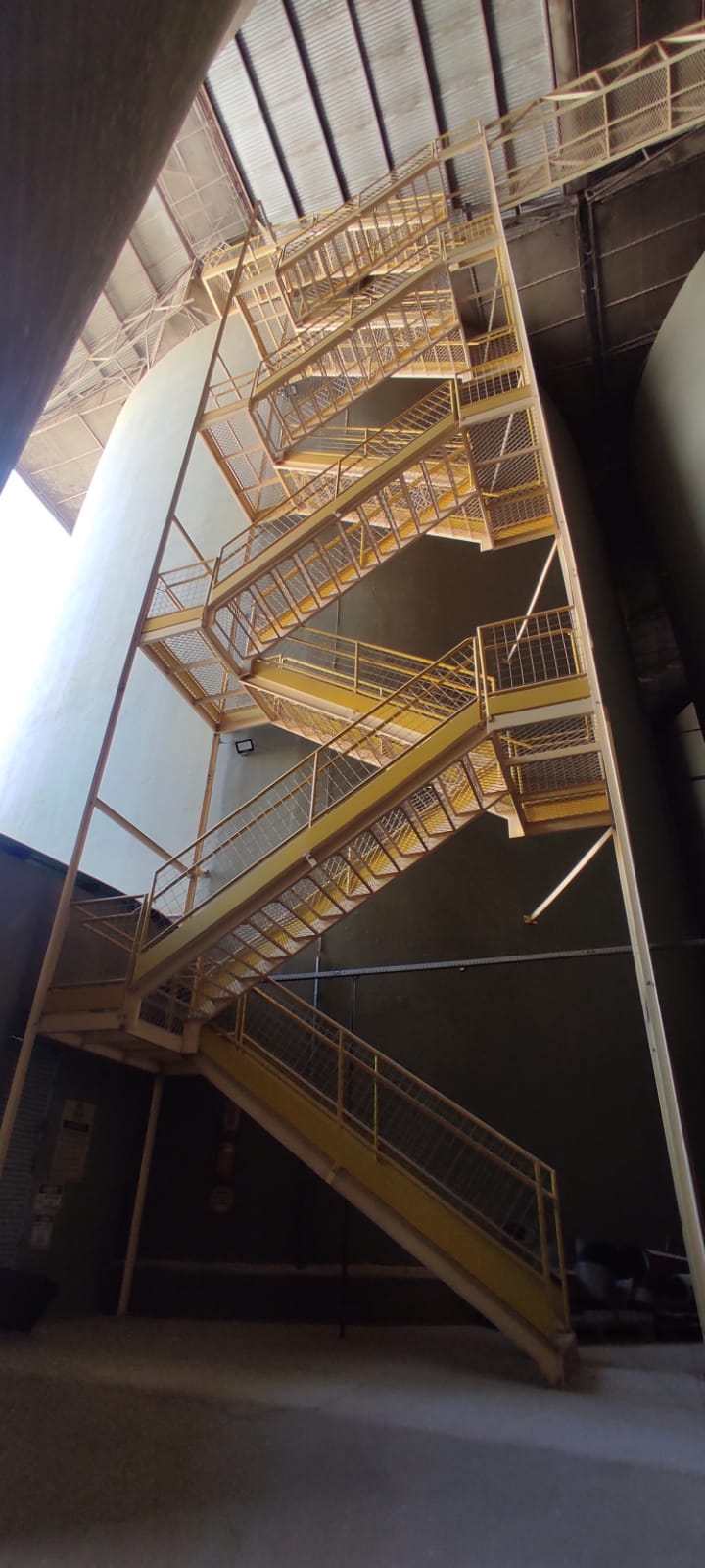 escada silos cooperalfa (2).jpg